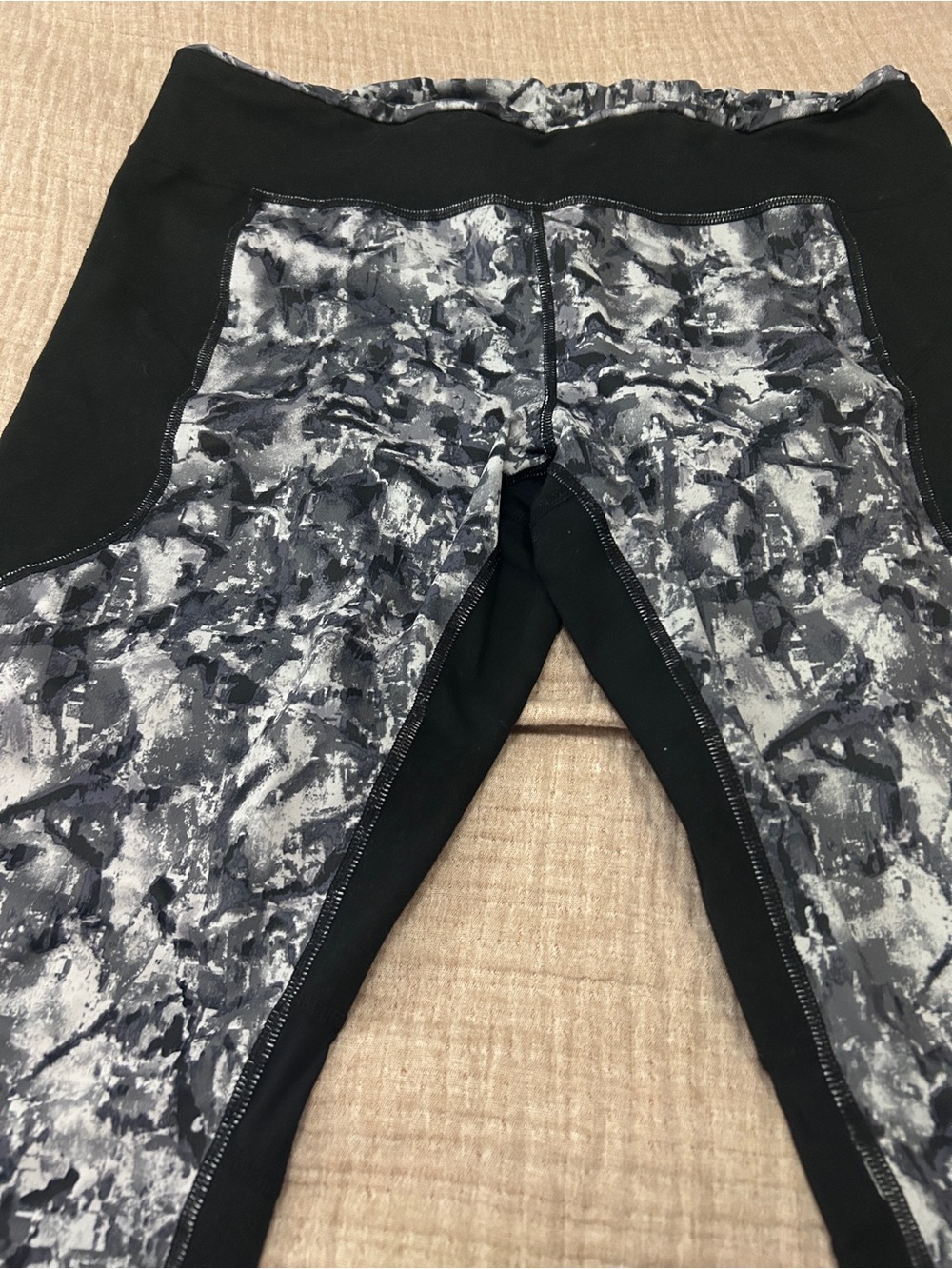 Black & Gray Patterned Athletic Leggings Sheer Knee